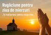 Rugăciune puternică pentru ziua de miercuri – liniște și binecuvântare Rugăciune pentru ziua de miercuri, mâini împreunate în fața unei biserici la răsărit de soare