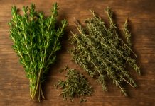 Cimbrul – planta care poate calma durerile reumatice și reduce inflamația. Beneficii, utilizări și moduri corecte de preparare cimbru proaspăt și uscat pe masă de lemn, utilizat pentru reducerea durerilor reumatice