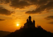 Avertismentul zguduitor al Părintelui Arsenie Boca pentru vremurile din urmă: „E vremea de care ne-a prevenit Mântuitorul” „Mănăstire în lumina apusului, imagine simbolică pentru învățăturile Părintelui Arsenie Boca.”