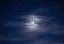 Horoscopul care schimbă destinul: din această seară, 4 zodii primesc semnul pe care îl așteptau de mult timp Cer nocturn cu stele și lună, imagine ilustrativă pentru un articol despre horoscop și schimbări importante