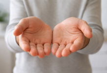 Privește-ți palmele: semnul ascuns care îți spune că inima SUFERĂ și la ce detaliu trebuie să fii foarte atent Palme cu semne evidente ce pot indica probleme la inimă – observații pentru sănătate