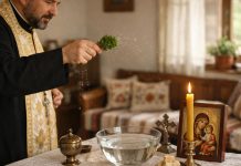 Sfințirea casei în luna martie, ritual ortodox pentru protecția familiei și alungarea energiilor negative.