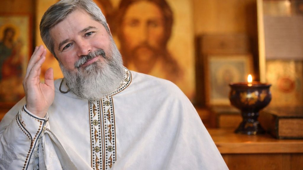 Părinte în biserică oferind sfaturi despre educația copiilor și limitele în familie