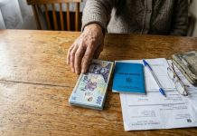 Bani românești și documente pentru ajutoare financiare