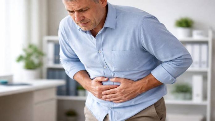 persoană cu durere în zona colonului, simptome timpurii digestive ignorate