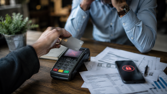 blocare-carduri-fisc.jpg Card bancar și conturi blocate din cauza datoriilor fiscale