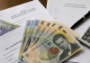Ajutor de până la 1.000 de lei pentru anumite categorii de români. Cine poate beneficia și ce condiții trebuie îndeplinite Bancnote românești și documente pentru acordarea unui ajutor financiar destinat persoanelor cu venituri reduse.