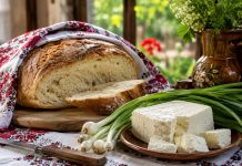 Ceapă verde, pâine și brânză pe o masă tradițională românească de Rusalii