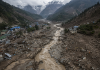 Bilanț devastator în Nepal: aproape 600 de morți și circa 2.500 de dispăruți. Un ghețar prăbușit a trimis un „tsunami” de noroi peste sate Urmările viiturii devastatoare provocate de prăbușirea unui ghețar în Nepal