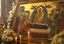 23 AUGUST, zi importantă în calendarul ortodox! Se încheie praznicul Adormirii Maicii Domnului. Ce înseamnă Odovania și ce rugăciune se rostește Icoana Adormirii Maicii Domnului și lumânări aprinse, pe 23 august 2026, ziua Odovaniei praznicului Adormirii Maicii Domnului.
