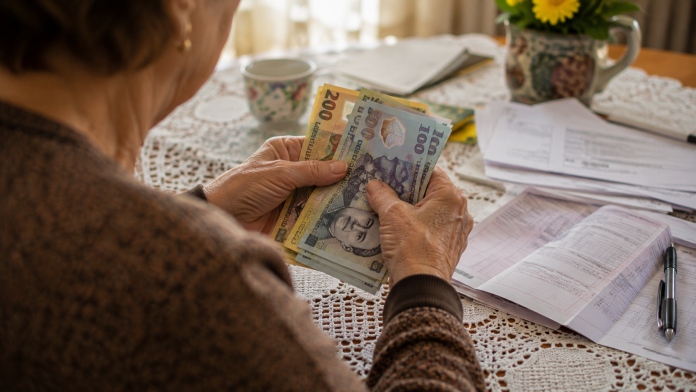 a-13-a-a-14-a-pensie-romani.jpg Pensionari români care pot beneficia de a 13-a și a 14-a pensie pentru perioadele lucrate în anumite state europene.