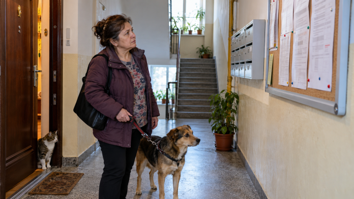 animale-bloc-intretinere.jpg Câine și pisică într-un apartament de bloc, reguli pentru proprietarii de animale de companie și eventuale taxe la întreținere în 2026.